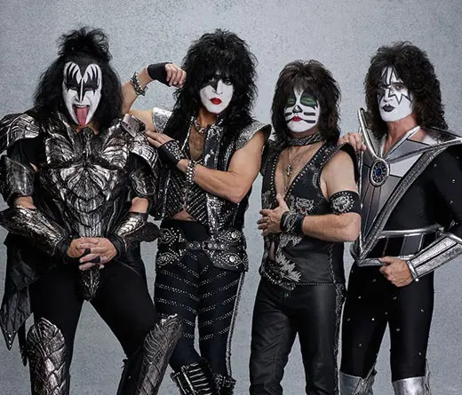 Kiss comparti una crtica de un diario, donde decan que no iban a tener futuro como banda.
